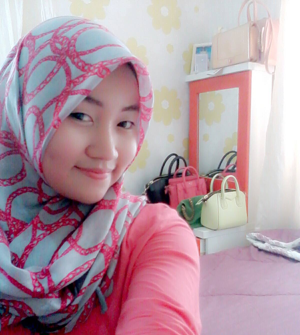 Cantik berhijab